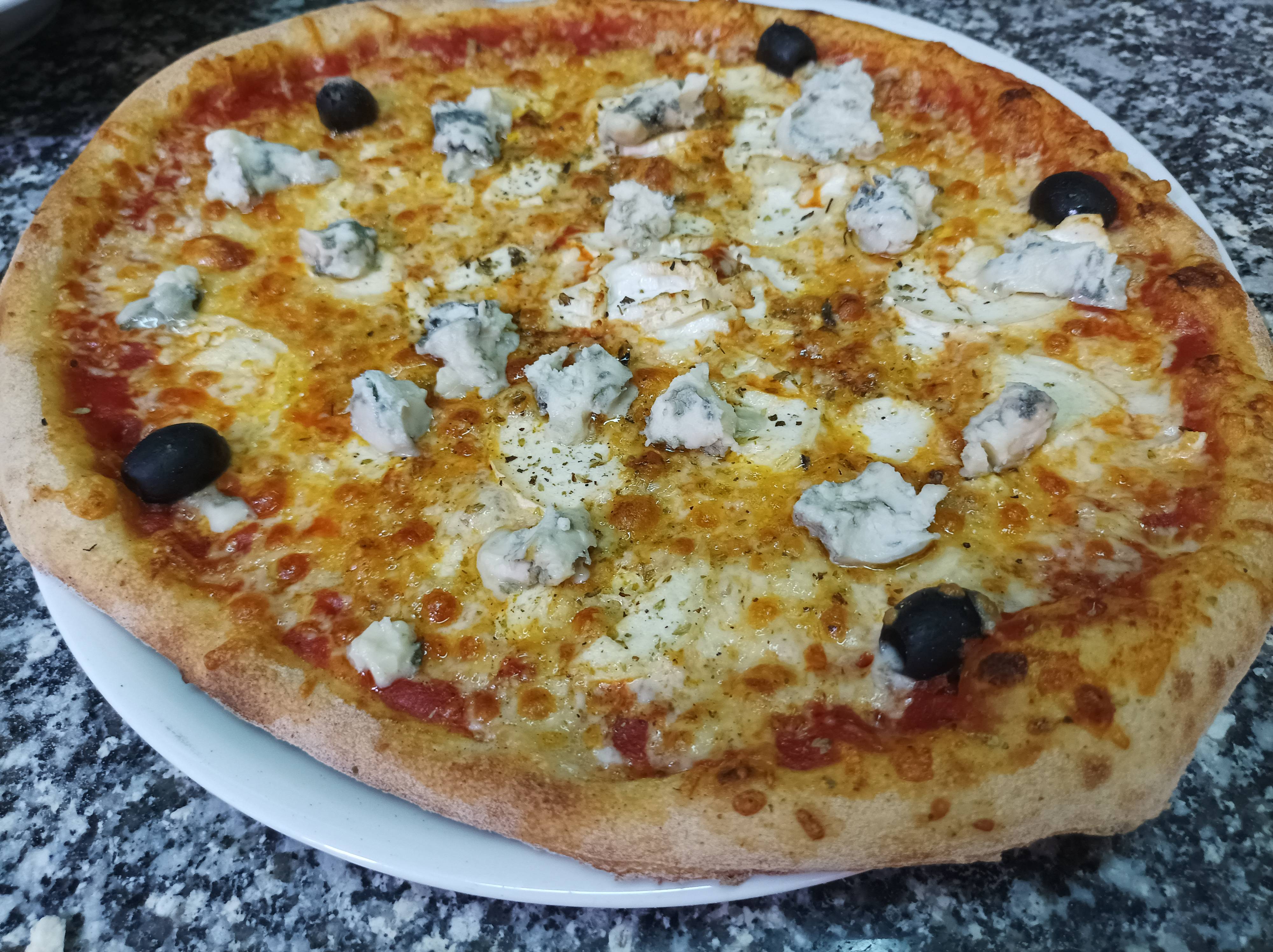 Pizza 4 fromages – Taille au choix
